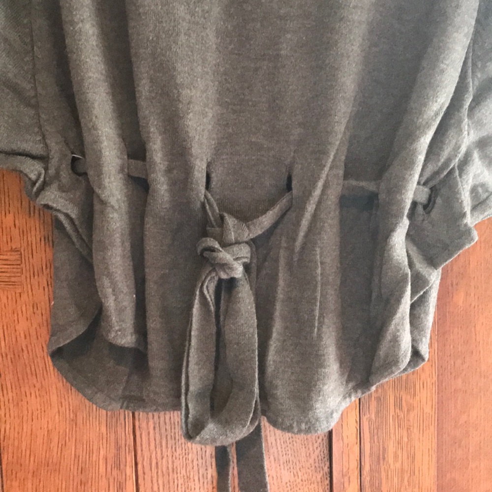 Sweater - Picture 4 of 4